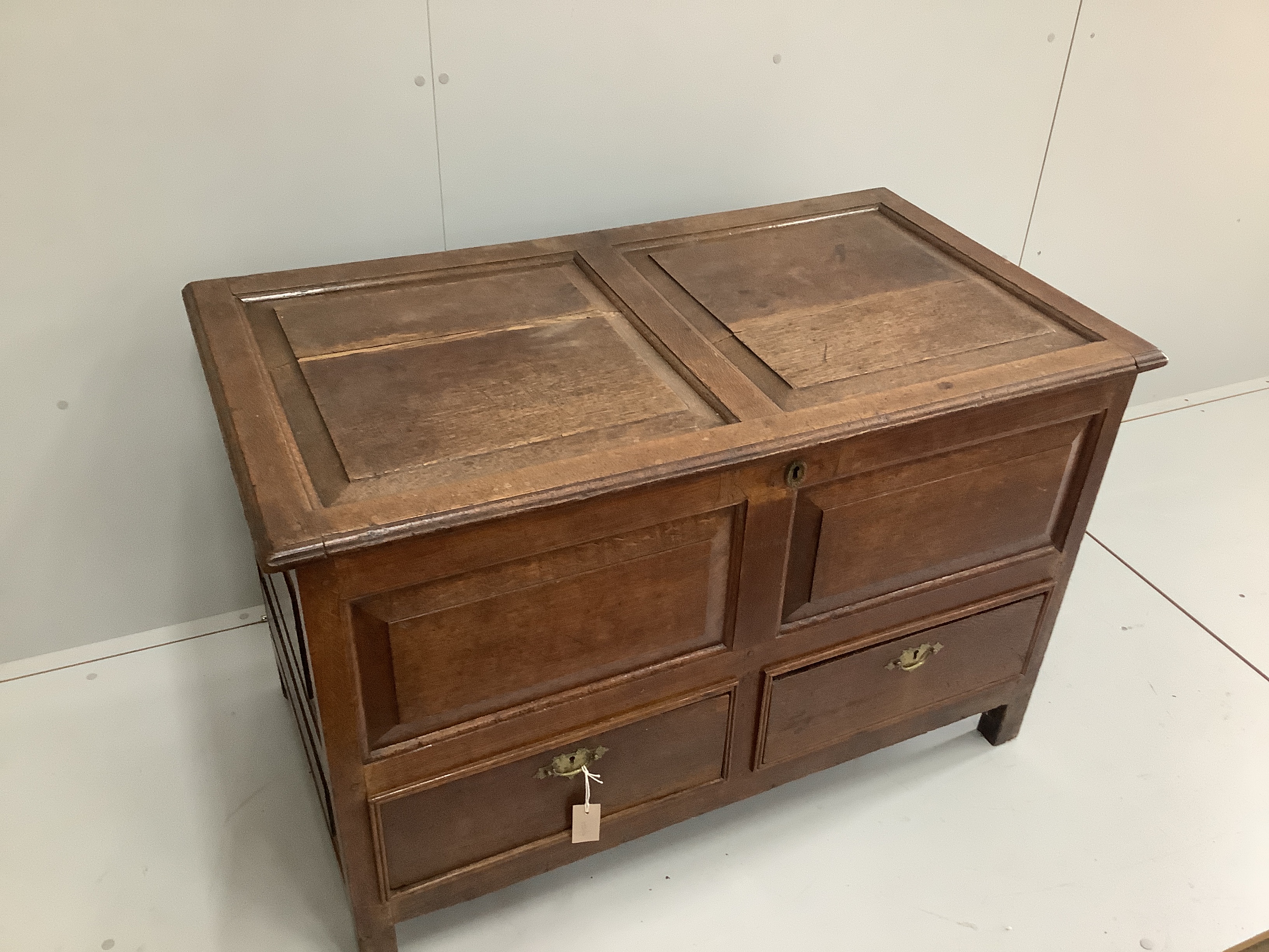 An early 19th century panelled oak mule chest, width 114cm, depth 63cm, height 73cm